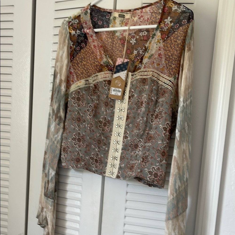 Gimmicks patchwork long bell sleeve top.